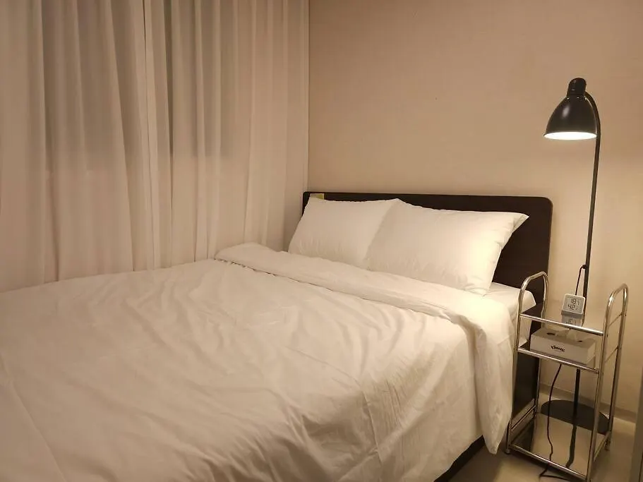Hongdae, 10Mins To Hapjeong Station, Mangwon Station, 2 Rooms 3 Beds, Max 5Pax Seoul South Korea