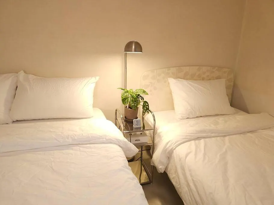 Villa Hongdae, 10Mins To Hapjeong Station, Mangwon Station, 2 Rooms 3 Beds, Max 5Pax Seoul South Korea