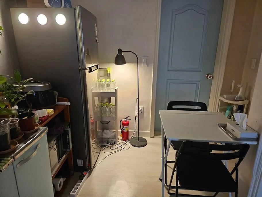 Hongdae, 10Mins To Hapjeong Station, Mangwon Station, 2 Rooms 3 Beds, Max 5Pax Seoul Villa