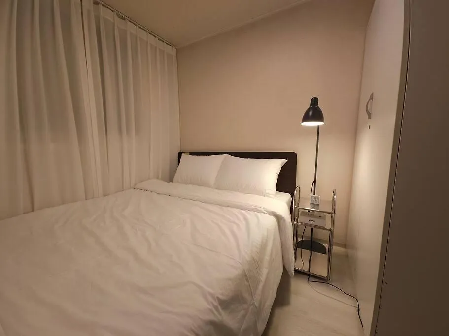 Villa Hongdae, 10Mins To Hapjeong Station, Mangwon Station, 2 Rooms 3 Beds, Max 5Pax Seoul